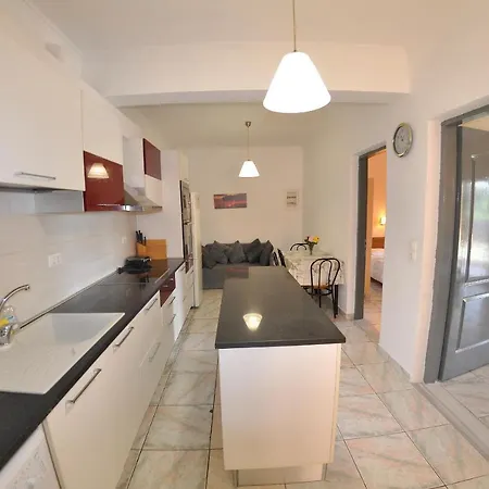 Maria - Roumanis Apartment